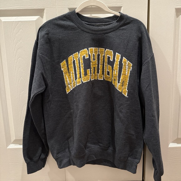 Tops - Michigan Blue/gray and yellow sweatshirt. Size medium